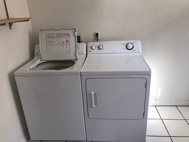 2245 Bex St Unidad A