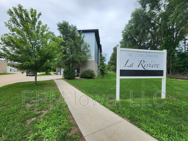 Photo - 221 E 5th St