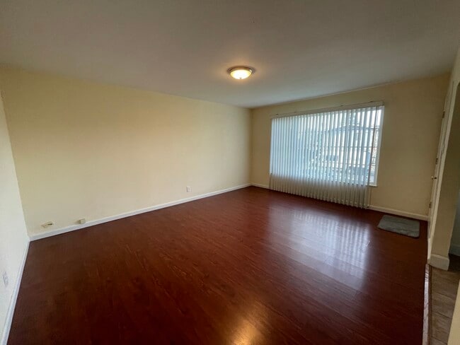 Photo - 1939 Hill Ave