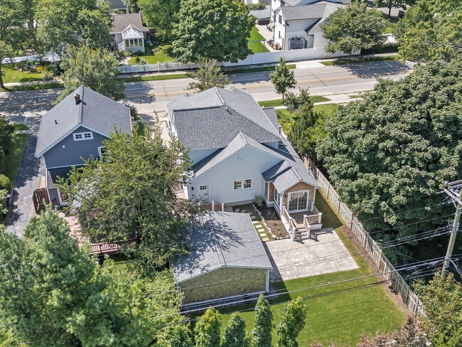 Photo - 650 W Lincoln St