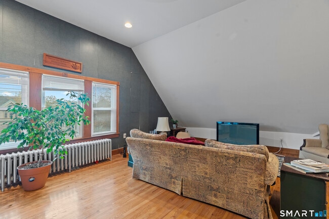 Photo - 136 Edwards St Unit 3rd fl