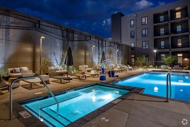 Building Photo - West 38 Rental