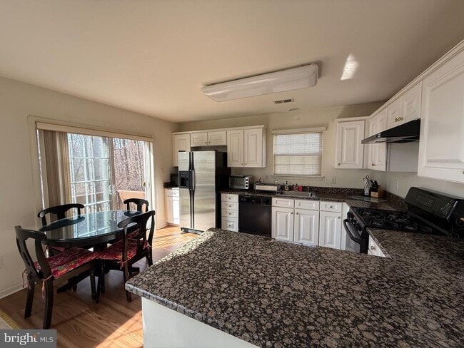 Photo - 256 Fountayne Ln