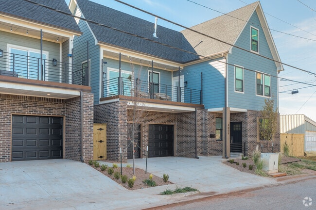 Building Photo - 4009 N Indiana Ave Rental