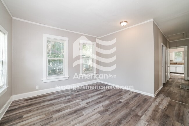 419 E Maywood Ave