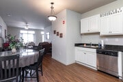 2 beds, 1 bath, 850 – 1,000 sq ft