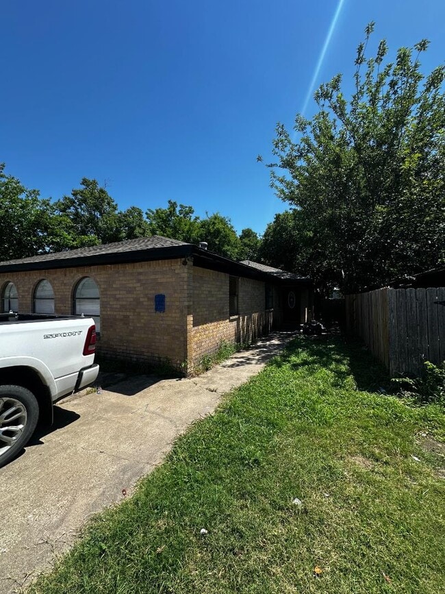 Photo - 2463 Fort Worth St