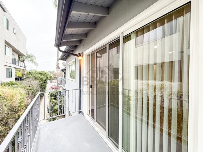 Photo - 5917 Laurel Canyon Blvd Unidad 7