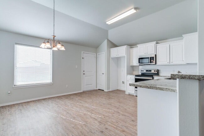 Photo - 1303 Kingston St