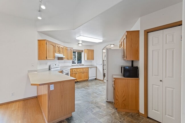 Photo - 3 Bed 2 Bath - Pet Friendly - Fenced Backyard - NAS Whidbey