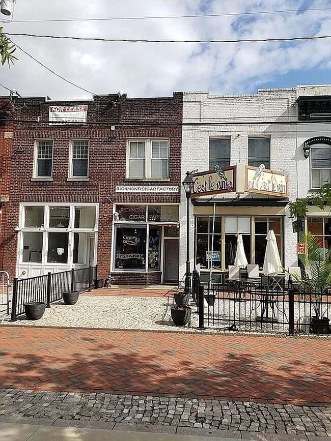 Building Photo - 17 1/2 N 17th Unit B