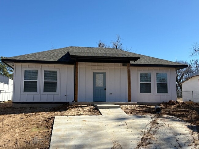 Building Photo - New Two bedroom Cottage!