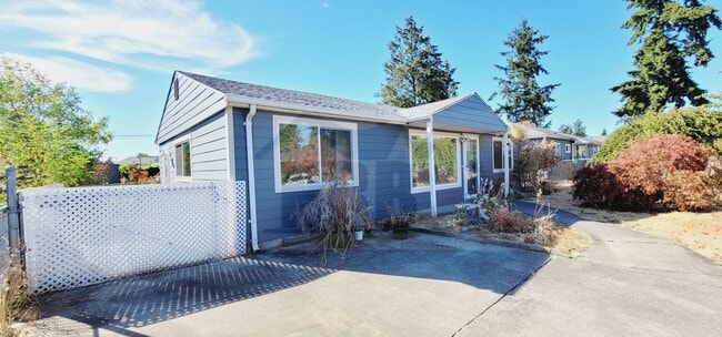 Photo - Absolutely Gorgeous 3 bd, 1 ba House locat...