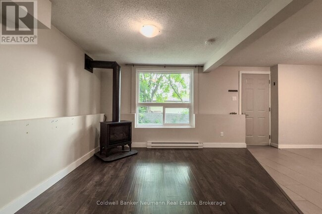Photo - 723 Scottsdale Dr