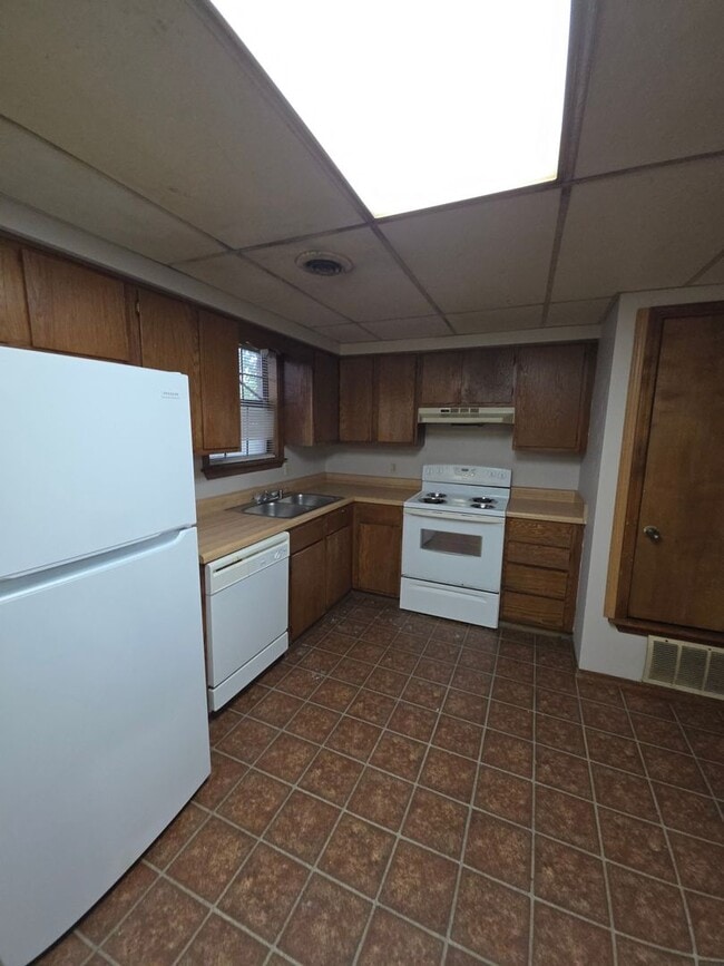 Photo - 602 W 6th St Unit C