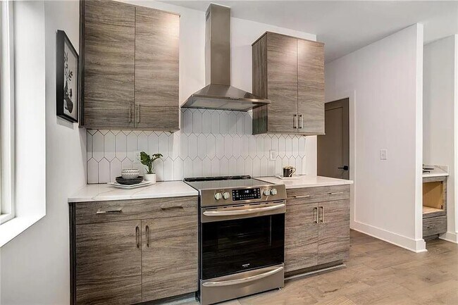 Photo - 1436 Walker Pl SE