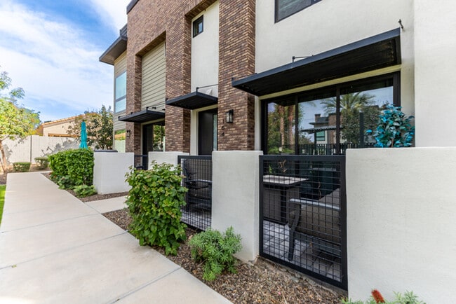 Photo - 164 E Lexington Ave