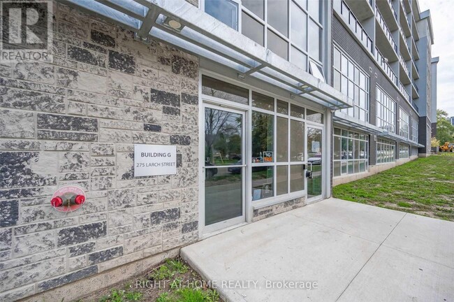 Photo - 275 Larch St Unité G407