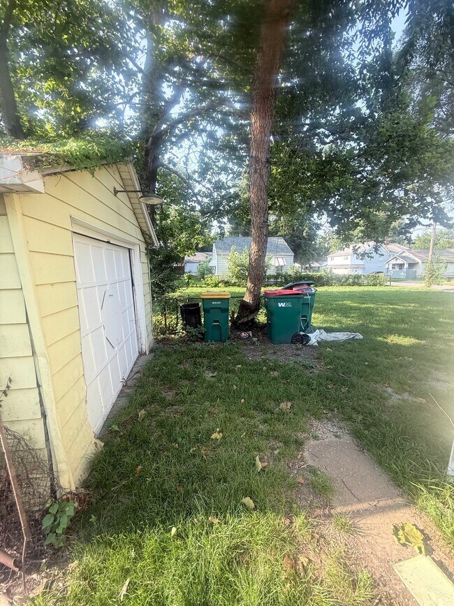 Photo - 1746 N Woodford St