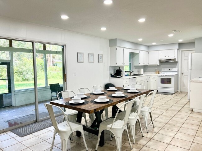 Photo - Beautiful 4/2 in Lakewood Estates