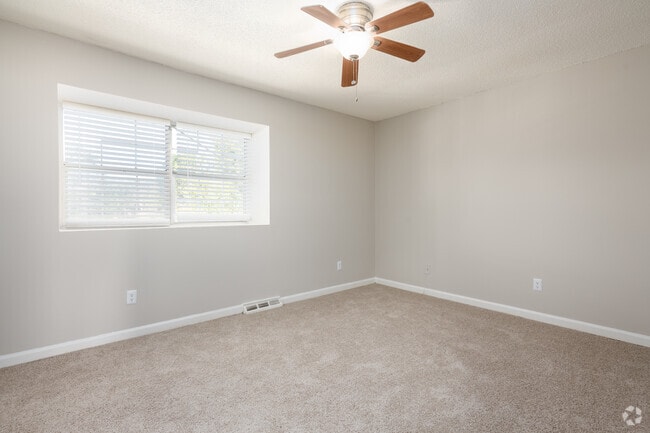 Burbank - 900SF - Primary Bedroom