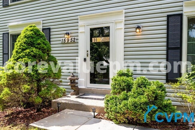Photo - 15952 Alameda Dr