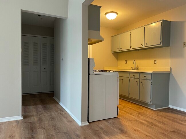 Kitchen #3 - 38290 Fairway Ct Unit #155