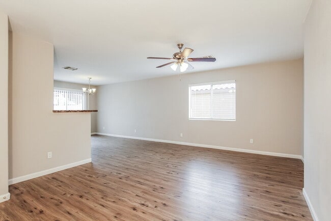 Photo - 2613 S 71st Dr