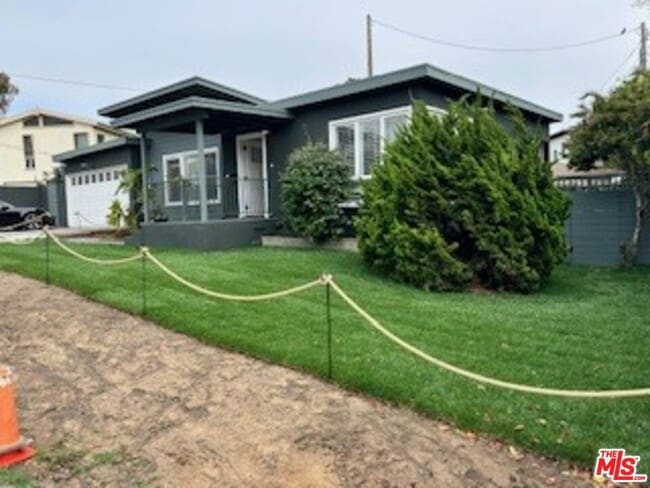 Building Photo - 620 25th St