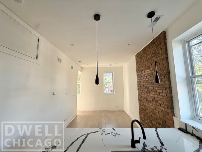 Photo - 1236 W Hubbard St Unidad 2S