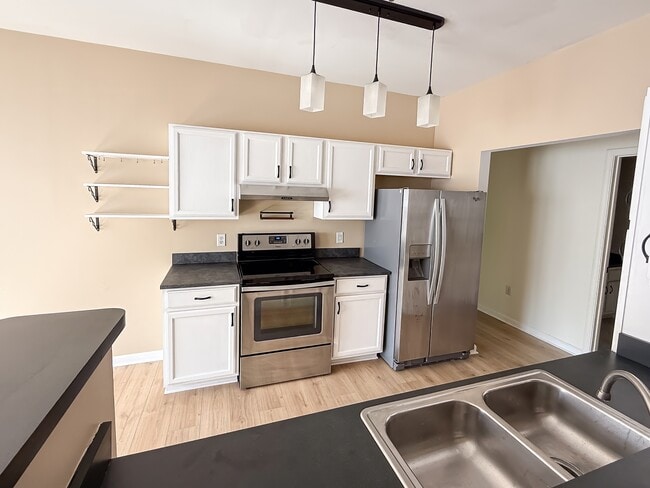 Photo - 64 Clingman Ave Unidad 105