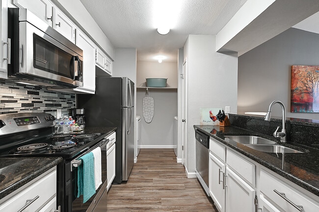 Photo - Cedar Creek Apartments