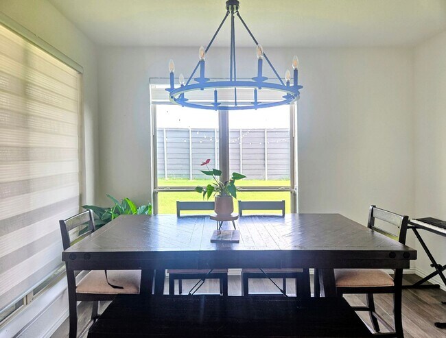 Photo - 536 Cedarwood St