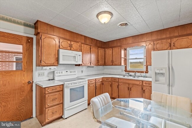 Photo - 1055 S Main St