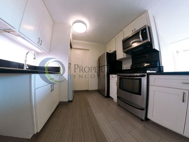 Building Photo - 1 Bedroom, 1 Bath condo Unit 802