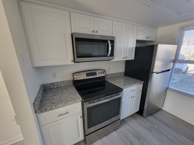 Photo - 1550 Fairfax Dr