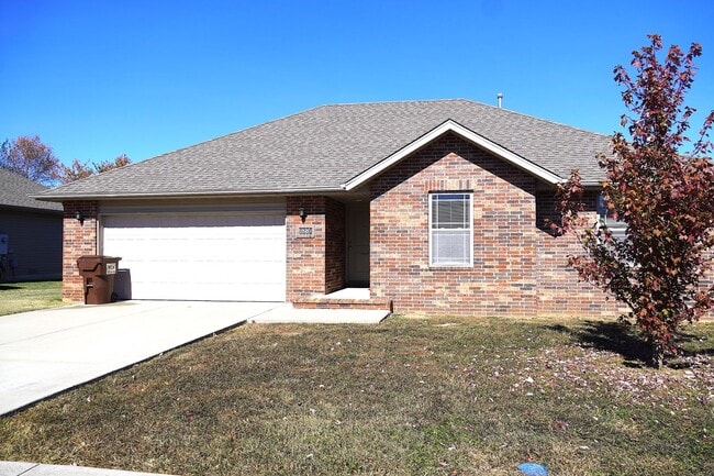Building Photo - 3 Bedroom 2 bathroom home