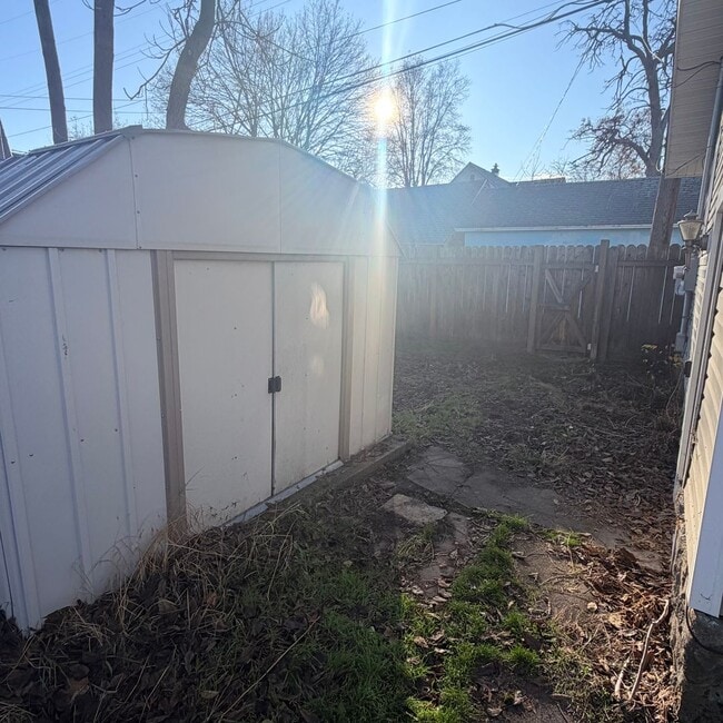 Photo - 2216 N Oak St