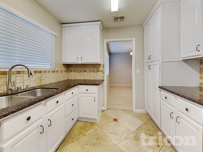 Photo - 3143 Regal Oak Dr