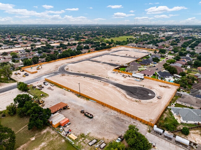 Building Photo - Villas on Ware Rental