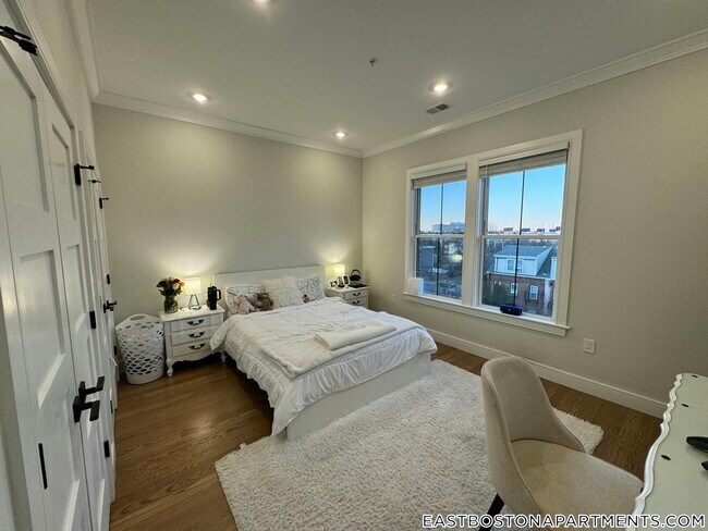Photo - 464 Sumner St Unit 2
