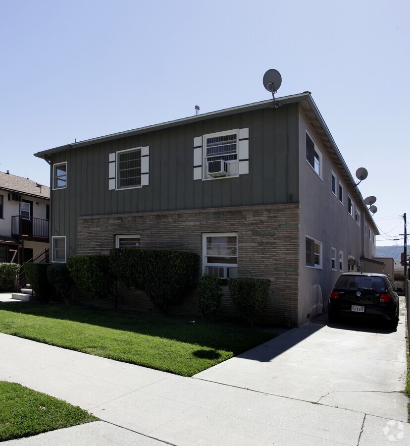 Photo - 2828 W Clark Ave