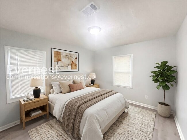 Photo - 2 Bed, 1 Bath Duplex with Off-Street Parking / Pet-Friendly / Coming Soon!
