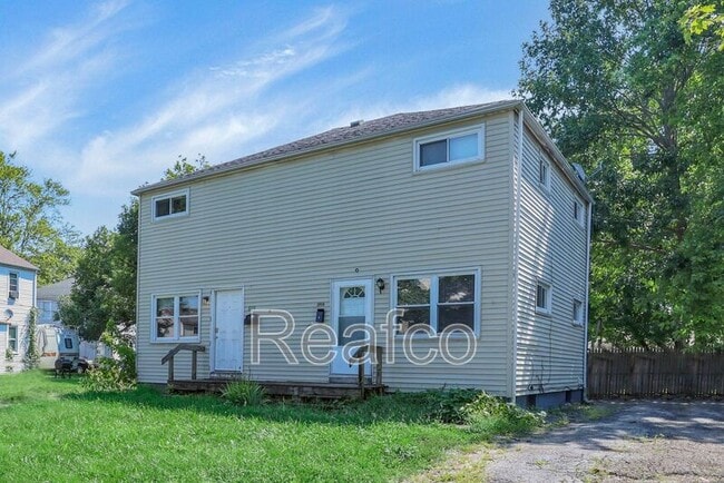 Building Photo - 900 Racine Ave Rental