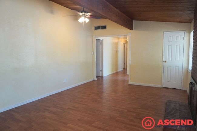 Photo - Spacious home located In Northeast Bakersf...