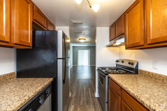 Queen Deluxe - 3BR, 1.5BA - 1200SF - Kitchen
