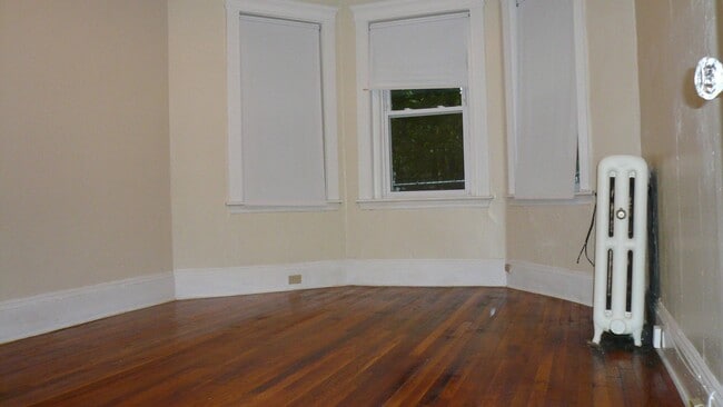 Building Photo - Packards Corner 3 bed split Heat Hw Inc NO FEE Students ok