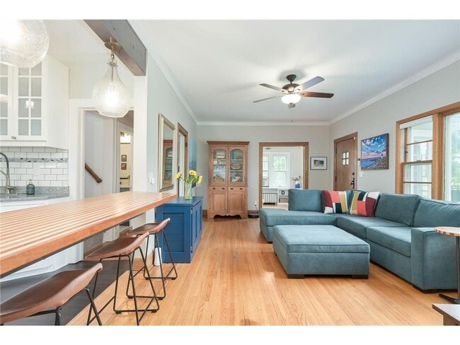 Building Photo - 628 Morgan Ave S