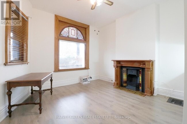 Photo - 39 Macdonell Ave