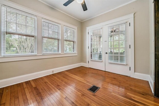 Photo - 1000 E Crenshaw St